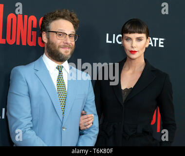 New York, NY - 30 aprile: Seth Rogen e Charlize Theron assistere alla premiere di 'Colpo lungo' a AMC Lincoln Square Theatre Foto Stock