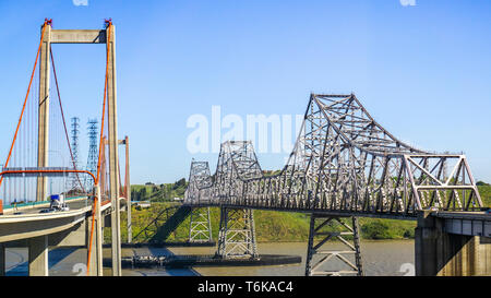 Carquinez Bridge in una giornata di sole, Interstate 80, a nord la baia di San Francisco, California Foto Stock