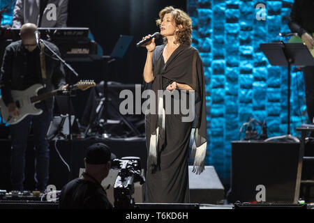 Aprile 27, 2019 - Nashville, Tennessee, Stati Uniti - 30 Aprile 2019 - Nashville, Tennessee - Amy Grant esegue a 35 anni di amici: celebrare la musica di Michael W. Smith tenutosi presso la Bridgestone Arena. Photo credit: Federico Breedon/AdMedia. (Credito Immagine: © Federico Breedon/AdMedia via ZUMA filo) Foto Stock