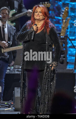 Aprile 27, 2019 - Nashville, Tennessee, Stati Uniti - 30 Aprile 2019 - Nashville, Tennessee - Winonna esegue a 35 anni di amici: celebrare la musica di Michael W. Smith tenutosi presso la Bridgestone Arena. Photo credit: Federico Breedon/AdMedia. (Credito Immagine: © Federico Breedon/AdMedia via ZUMA filo) Foto Stock