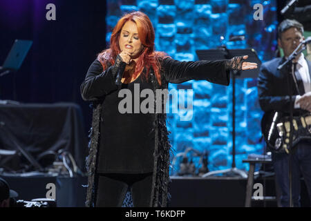 Aprile 27, 2019 - Nashville, Tennessee, Stati Uniti - 30 Aprile 2019 - Nashville, Tennessee - Winonna esegue a 35 anni di amici: celebrare la musica di Michael W. Smith tenutosi presso la Bridgestone Arena. Photo credit: Federico Breedon/AdMedia. (Credito Immagine: © Federico Breedon/AdMedia via ZUMA filo) Foto Stock