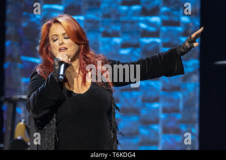 Aprile 27, 2019 - Nashville, Tennessee, Stati Uniti - 30 Aprile 2019 - Nashville, Tennessee - Winonna esegue a 35 anni di amici: celebrare la musica di Michael W. Smith tenutosi presso la Bridgestone Arena. Photo credit: Federico Breedon/AdMedia. (Credito Immagine: © Federico Breedon/AdMedia via ZUMA filo) Foto Stock