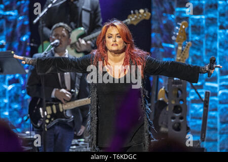 Aprile 27, 2019 - Nashville, Tennessee, Stati Uniti - 30 Aprile 2019 - Nashville, Tennessee - Winonna esegue a 35 anni di amici: celebrare la musica di Michael W. Smith tenutosi presso la Bridgestone Arena. Photo credit: Federico Breedon/AdMedia. (Credito Immagine: © Federico Breedon/AdMedia via ZUMA filo) Foto Stock