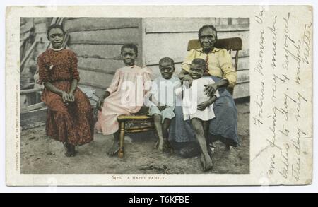 Detroit Publishing Company cartolina vintage di una famiglia americana africana di cinque, 1914. Dalla Biblioteca Pubblica di New York. () Foto Stock