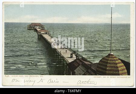 Detroit Publishing Company cartolina vintage di Ocean Pier, Old Orchard, Maine, 1914. Dalla Biblioteca Pubblica di New York. () Foto Stock