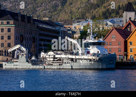 Recipiente di utilità processore Volt nel porto di Bergen, Norvegia Foto Stock