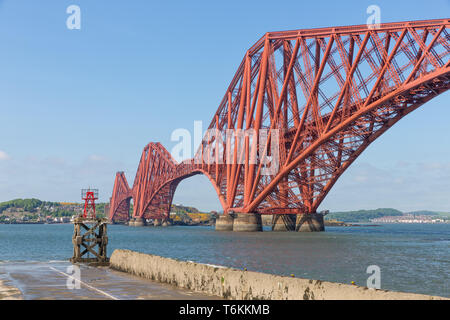 Via Ponte sul Firth of Forth vicino a Queensferry in Scozia Foto Stock