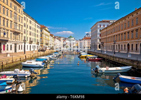 Canale di Trieste e Ponte Rosso, vista piazza città della regione Friuli Venezia Giulia di Italia Foto Stock
