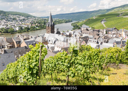 Vista aerea di BernaKastel-Kues presso il fiume Mosella in Germania Foto Stock