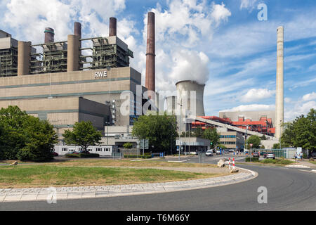 I lavoratori che lasciano la fabbrica gate impianto alimentato a carbone Frimmersdorf in Germania Foto Stock