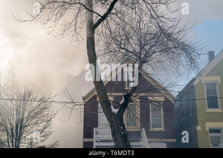 Chicago Fire Department risponde ad una casa di fuoco nel piccolo villaggio di quartiere, Gennaio 30, 2019. Foto Stock