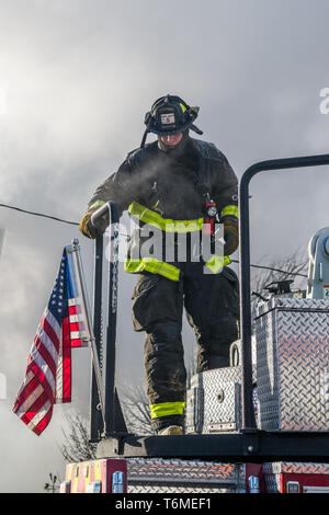 Chicago Fire Department risponde ad una casa di fuoco nel piccolo villaggio di quartiere, Gennaio 30, 2019. Foto Stock