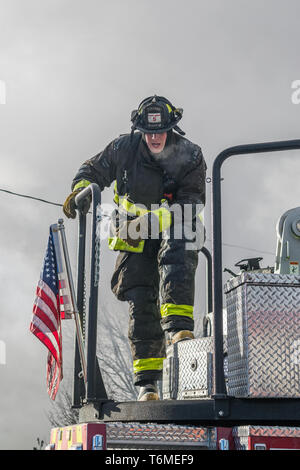 Chicago Fire Department risponde ad una casa di fuoco nel piccolo villaggio di quartiere, Gennaio 30, 2019. Foto Stock