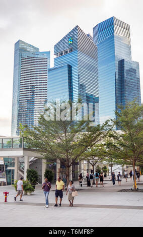 Ufficio e torri residenziali della baia di Marina Centro Finanziario MBFC nel centro cittadino di Singapore. Foto Stock