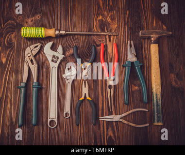 Un assortimento di strumenti di lavoro su legno Foto Stock