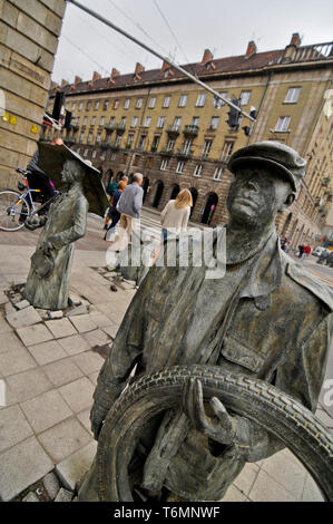 L'anonimo pedoni (Przejście - Passaggio), di Jerzy Kalina. Swidnicka Street, Wroclaw, Polonia Foto Stock