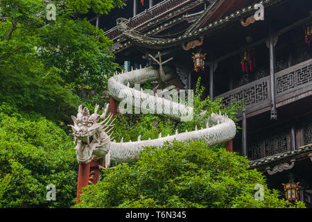 Dragon come un pozzo nel villaggio di Tujia Zhangjiajie - Cina Foto Stock