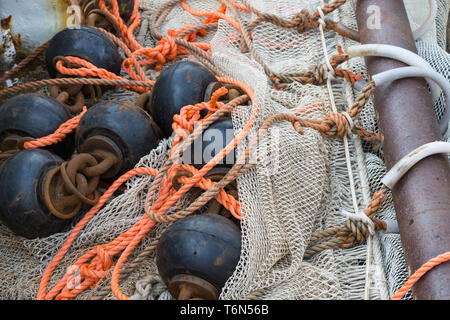 La pesca con reti aventi maglie di catene e funi Foto Stock