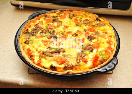 Freschi di forno in casa Quiche alle verdure Foto Stock