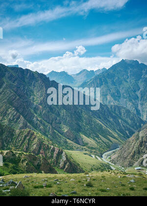 Strada per Too-Ashuu pass Foto Stock