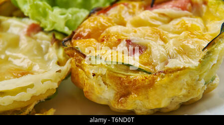 Zucchine coppe di uovo Foto Stock