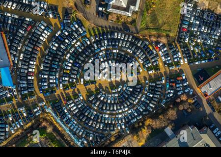 Vista aerea, circolare parcheggio automobili per la vendita, i concessionari di automobili nella zona industriale Radbod, Hamm, la zona della Ruhr, Nord Reno-Westfalia, Germania Foto Stock