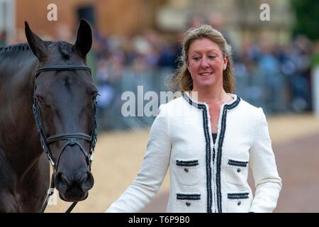 Badminton, Gloucestershire, UK. 02Maggio, 2019. Nicola Wilson. GBR. Bulana. Di trotto. Mitsubishi Motors Badminton Horse Trials. Rolex Grand Slam evento. Horse Trials. Eventing. Badminton. Gloucestershire. Regno Unito. GBR. {01}/{05}/{2019}. Credito: Sport In immagini/Alamy Live News Foto Stock