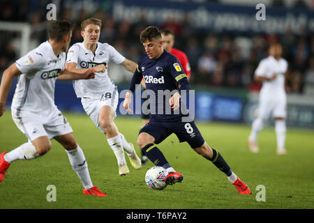 Swansea, Regno Unito. 01 Maggio, 2019. Mason Mount di Derby County in azione. EFL Skybet partita in campionato, Swansea City v Derby County al Liberty Stadium di Swansea, Galles del Sud il mer 1 maggio 2019. Questa immagine può essere utilizzata solo per scopi editoriali. Solo uso editoriale, è richiesta una licenza per uso commerciale. Nessun uso in scommesse, giochi o un singolo giocatore/club/league pubblicazioni. pic da Andrew Orchard/Andrew Orchard fotografia sportiva/Alamy Live news Credito: Andrew Orchard fotografia sportiva/Alamy Live News Foto Stock