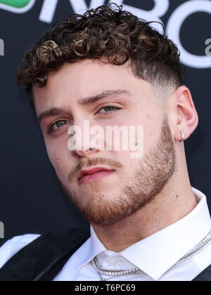 Las Vegas, Stati Uniti. 01 Maggio, 2019. LAS VEGAS, NEVADA, Stati Uniti d'America - 01 Maggio: Bazzi arriva a 2019 Billboard Music Awards tenutosi al MGM Grand Garden Arena il 1 maggio 2019 a Las Vegas, Nevada, Stati Uniti. (Foto di Xavier COLLIN/Image Press Agency) Credito: Image Press Agency/Alamy Live News Foto Stock