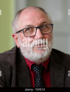 Magdeburg, Germania. 02Maggio, 2019. Ronald Konrad, preside della scuola di comunità "Oskar Linke', durante la presentazione del nuovo anti-mobbing programma 'insieme in classe". Il Ministero della Pubblica Istruzione e la Techniker Krankenkasse (TK) proseguono la loro iniziativa congiunta per prevenire il bullismo nelle scuole in Sassonia-Anhalt, che è stato lanciato nel 2011/2012 anno scolastico. Credito: Ronny Hartmann/dpa-Zentralbild/ZB/dpa/Alamy Live News Foto Stock