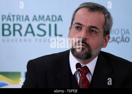 DF - Brasilia - 05/02/2019 - Conferenza stampa con il Ministro della Pubblica Istruzione - Abraham Weintraub, ministro dell'istruzione, giovedì 2 maggio durante una conferenza stampa per discutere il sistema nazionale per la valutazione di un educazione di base - Seab - tenutosi presso la sede del Ministero dell'istruzione. Foto: Mateus Bonomi / AGIF Foto Stock