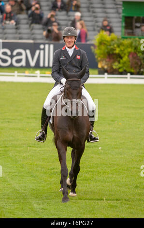 Badminton, Gloucestershire, Regno Unito, 2 maggio 2019, Oliver Townend Cillnabradden equitazione Evo durante la fase di Dressage del 2019 Mitsubishi Motors Badminton Horse Trials, Credito: Jonathan Clarke/Alamy Live News Foto Stock