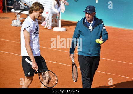 Monaco di Baviera, Germania. 02Maggio, 2019. Alexander Zverev con suo padre AVater e coach Alexander Mikhailovich Zverev formazione. Tennis BMW Open 2019 su 02.05.2019 a Monaco di Baviera. | Utilizzo di credito in tutto il mondo: dpa/Alamy Live News Foto Stock