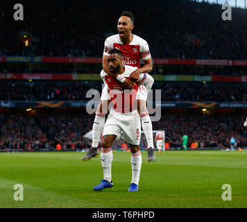 Londra, Regno Unito. 02 Maggio, 2019 Alexandre Lacazette dell'Arsenal punteggi lati il suo obiettivo di stabilizzazione per rendere il punteggio 1-1 con Pierre-Emerick Aubameyang di Arsenal durante UEFA Europa League semi-finale 1 Gamba tra Arsenal e Valencia all'Emirates Stadium , Londra, Regno Unito il 02 maggio 2019. Azione di Credito Foto Sport Credit: Azione Foto Sport/Alamy Live News Foto Stock