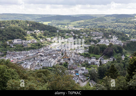 Vista aerea città medievale di Bouillon lungo il fiume Semois in Belgio Foto Stock