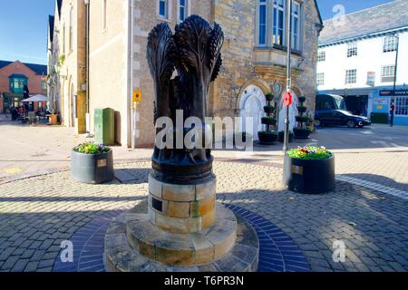 Statua commemorativa per La leggenda di Eof, centro città, Evesham, Worcestershire, Inghilterra. Foto Stock