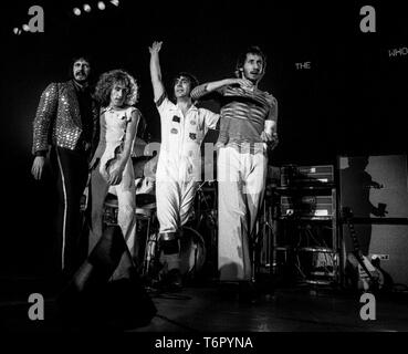 ROTTERDAM, Paesi Bassi - 27 ottobre: il che eseguono dal vivo sul palco di Ahoy Rotterdam Paesi Bassi il 27 ottobre 1975 L-R Roger Daltrey, Pete Townshend, Keith Moon (foto di Gijsbert Hanekroot) Foto Stock