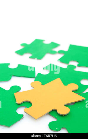I pezzi del puzzle in bianco, shallow dof, spazio per i messaggi Foto Stock