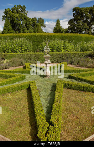 CAWDOR, Nairn Scozia, Regno Unito - 07 agosto 2017: Cawdor Castle, circondato dai suoi bellissimi giardini vicino a Inverness, Scotland Foto Stock