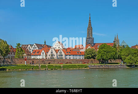 Veduta sul Danubio a Ulm e Minster Foto Stock