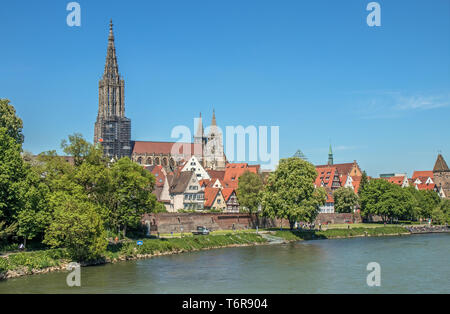 Veduta sul Danubio a Ulm e Minster Foto Stock