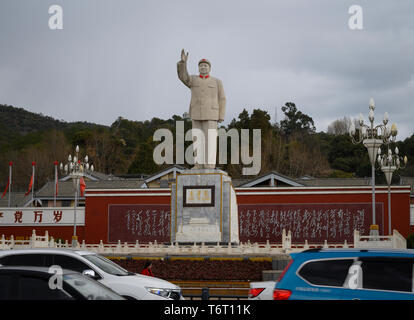 Statua di Mao Zedong nella città di Lijiang Foto Stock