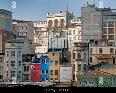 Il quartiere di Galata come si vede dal Ponte di Galata a Istanbul Foto Stock
