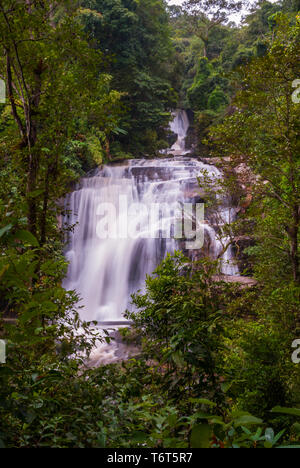 Cascate Wachirathan, il Doi Inthanon national park, Thailandia Foto Stock