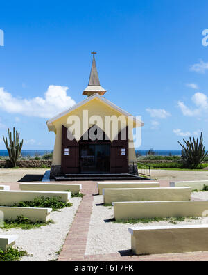 Alto Vista giardini della Chiesa sull'isola di Aruba Foto Stock