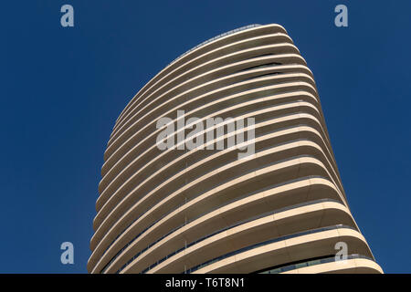 Lombard Wharf a Battersea, un lussuoso edificio di appartamenti a 28 piani lungo il fiume vicino al Tamigi a Wandsworth, Londra SW11 Foto Stock