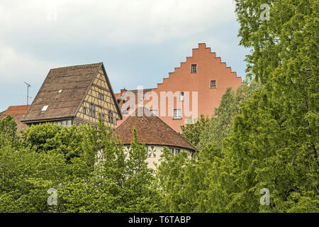 Schützenturm e Municipio sulla parete della città in Engen/Hegau Foto Stock