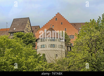 Schützenturm e Municipio sulla parete della città in Engen/Hegau Foto Stock