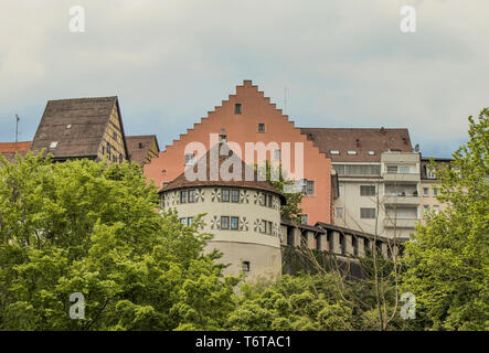 Schützenturm e Municipio sulla parete della città in Engen/Hegau Foto Stock