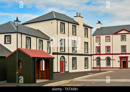 TORNAGRAIN INVERNESS Scozia frazione pianificata o il villaggio di due grandi case e una fermata bus SHELTER Foto Stock